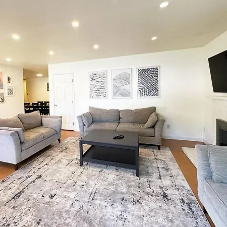 Large House And Yard Close To La Jolla, Ucsd, Utc Mall!